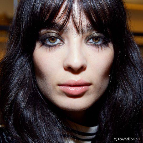 Confira o tutorial da maquiagem com sombra met?lica desfilada pela grife Rebecca Minkoff, na Semana de Moda de Nova York